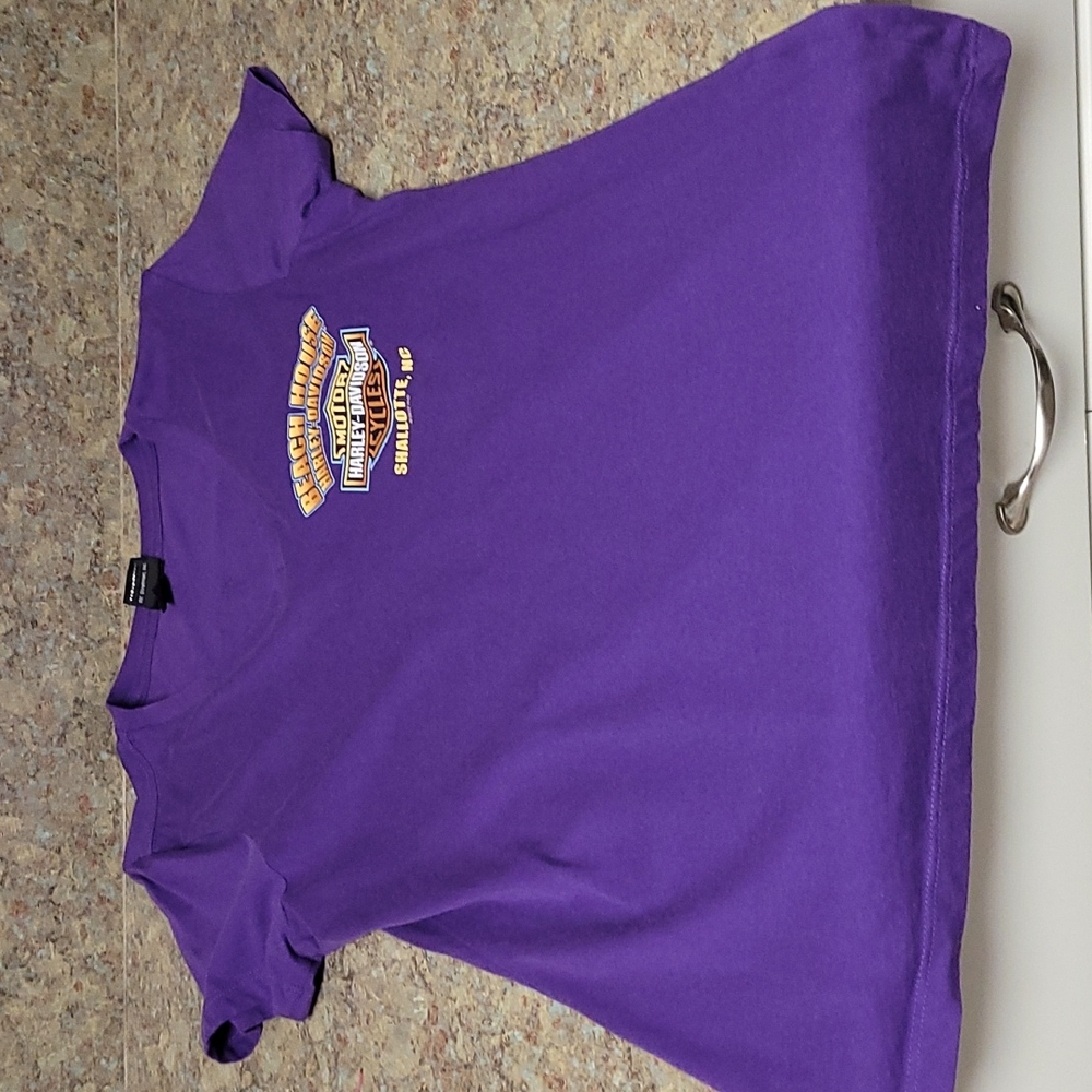 Harley DavidsonV Neck T Shirt. Size M. Beach House